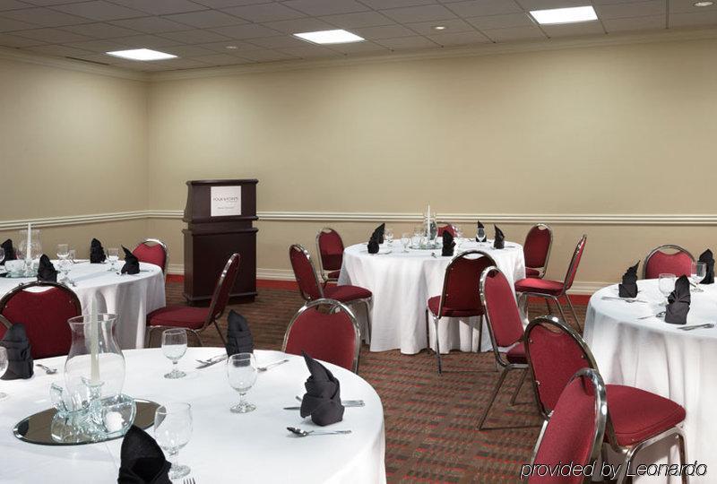 Four Points By Sheraton Kansas Airport Hotel 3*
