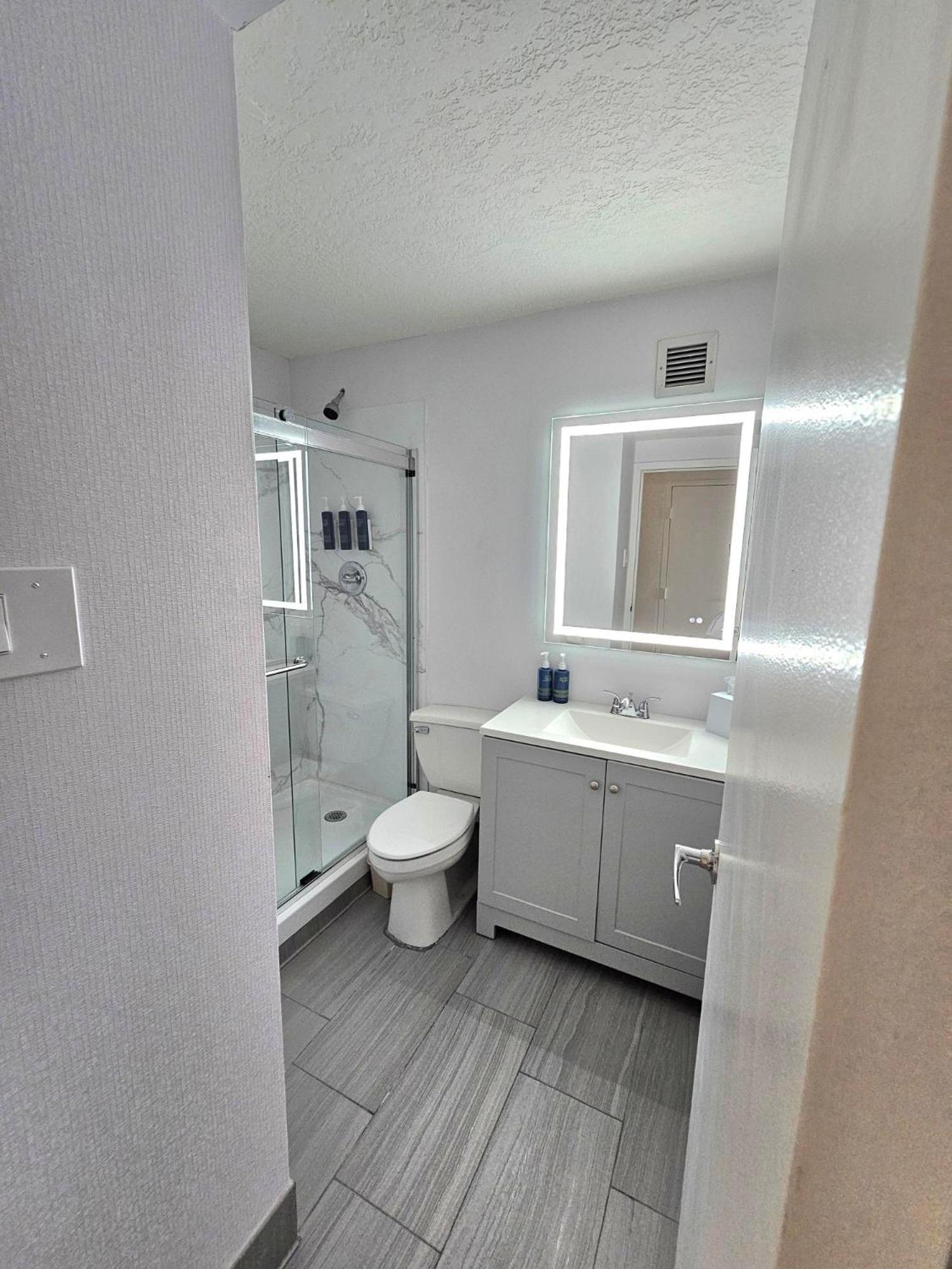 Hotel Four Points By Sheraton Kansas Airport 3*