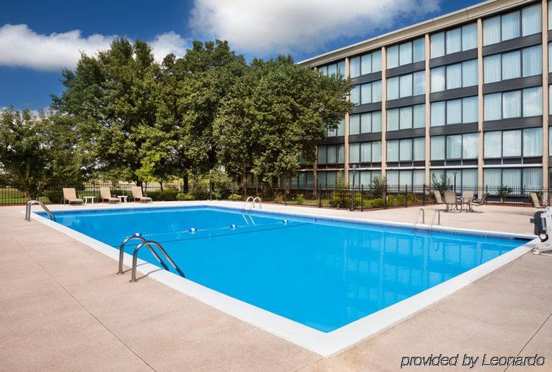 Hotel Four Points By Sheraton Kansas Airport 3*