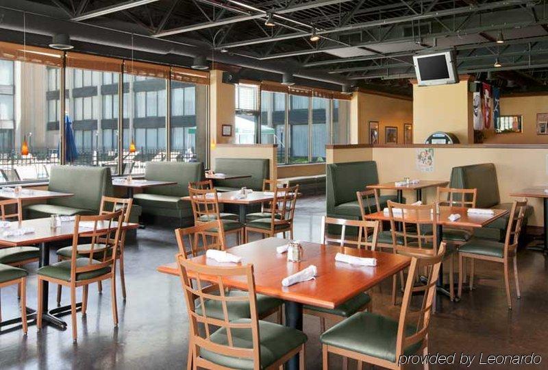 Four Points By Sheraton Kansas Airport Hotel 3*