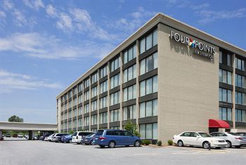 Hotel Four Points By Sheraton Kansas Airport 3*