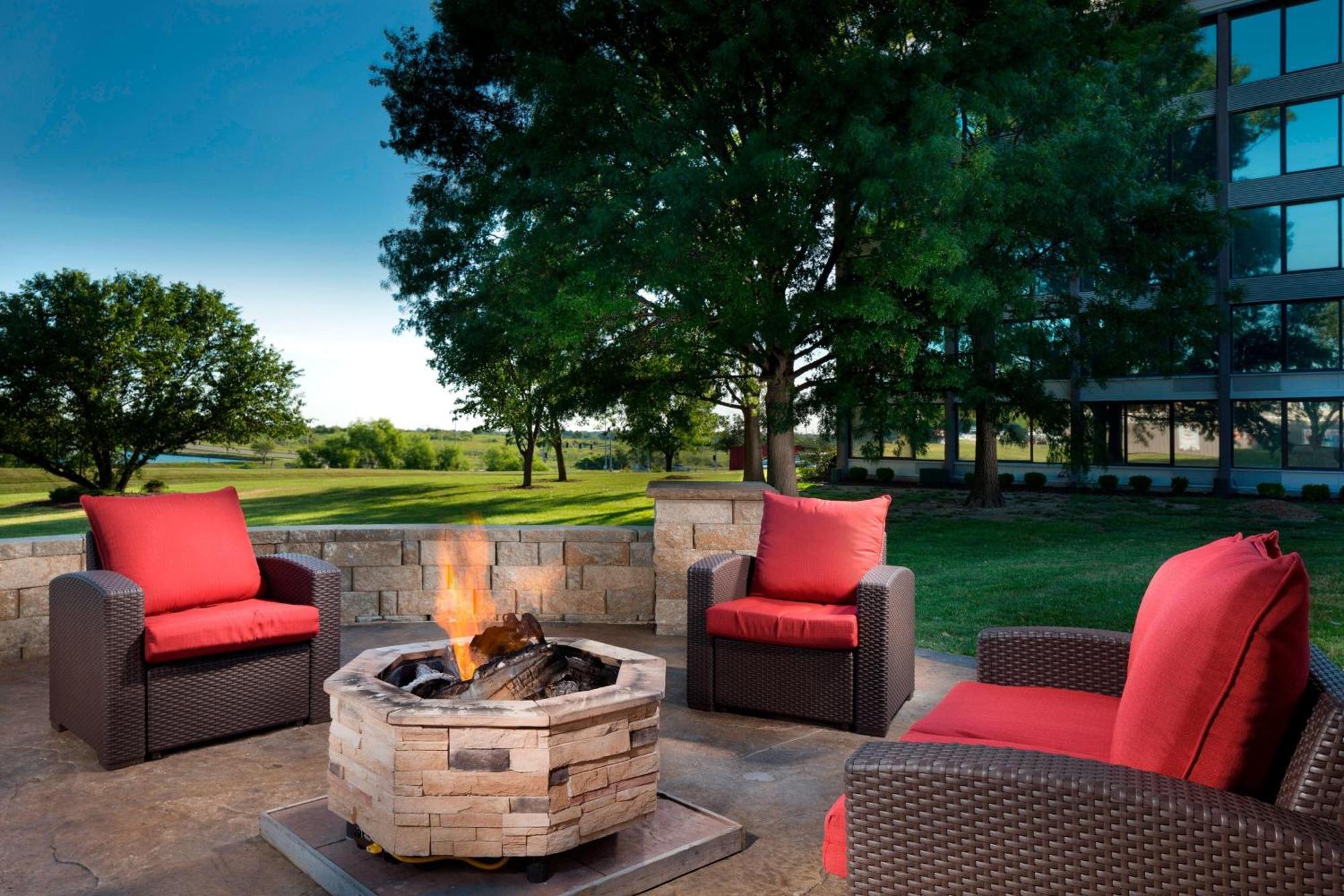 Hotel Four Points By Sheraton Kansas Airport 3*
